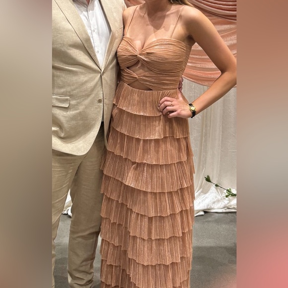 Gianni Bini Grace Metallic Plisse Sweetheart Neck Cut-Out Tiered Dress - Picture 4 of 4